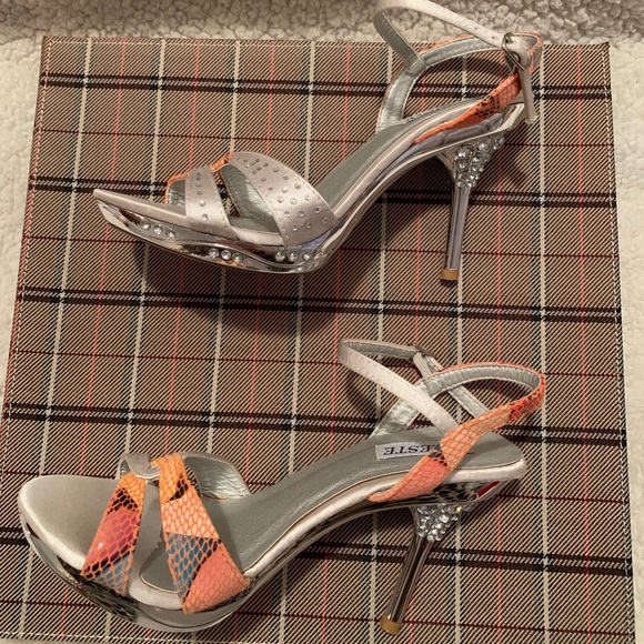 High heels sandals with diamonds. - Picture 5 of 9